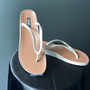 DKNY Sandals Size 9. K3622581.